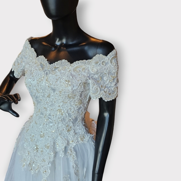 Vintage White Mon Cheri Ballgown Wedding Dress - Picture 4 of 15